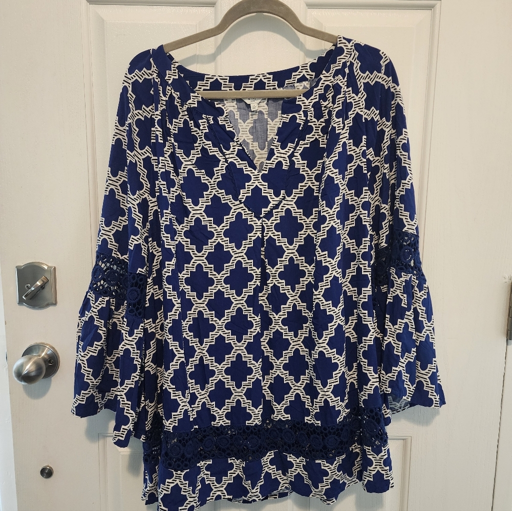 crown & ivy Blue and White Patterned Bell Sleeve Tunic